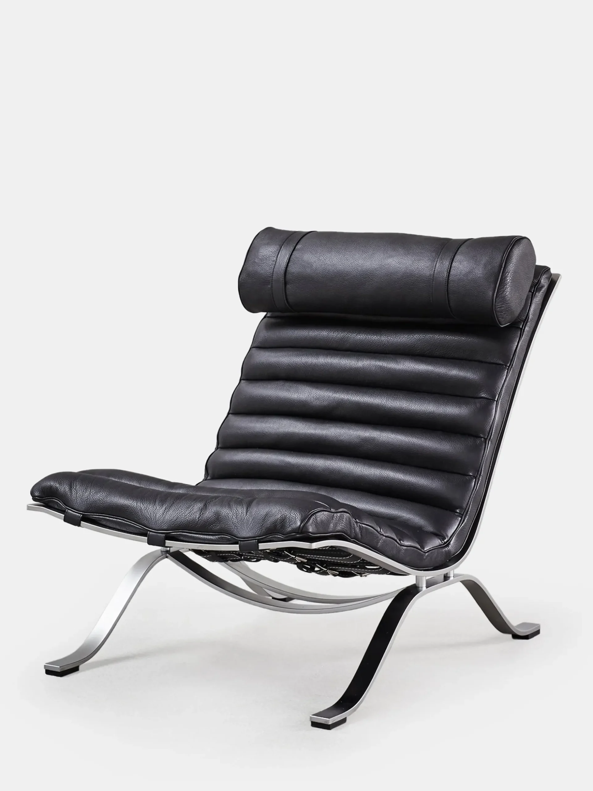 Ari Armchair