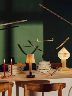 Básica Mínima Batería Portable Table Lamp - Bronze - Natural Ribbon