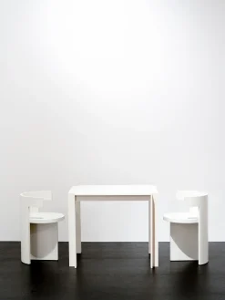 Cora Table