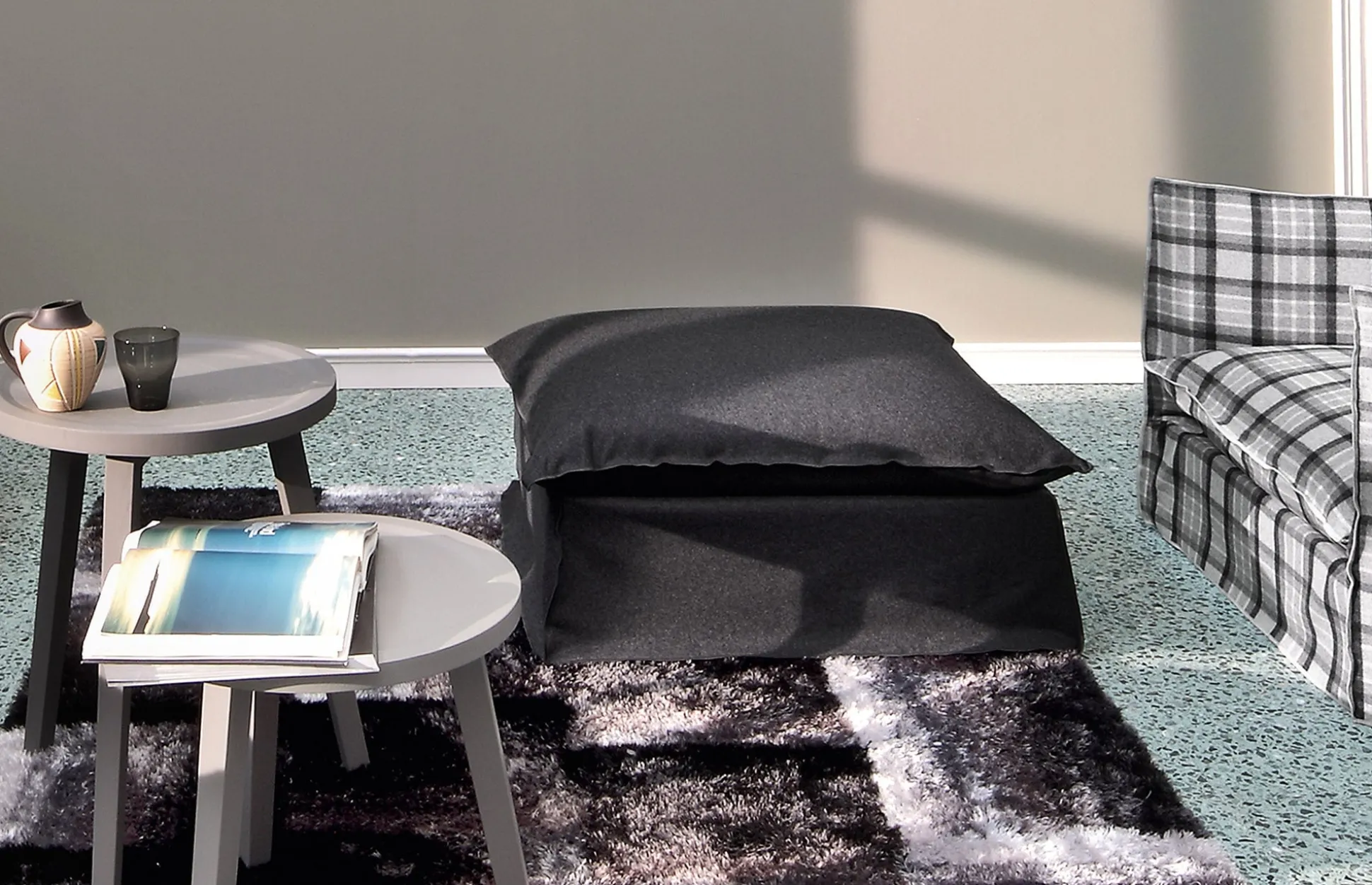 Ghost 06P Ottoman