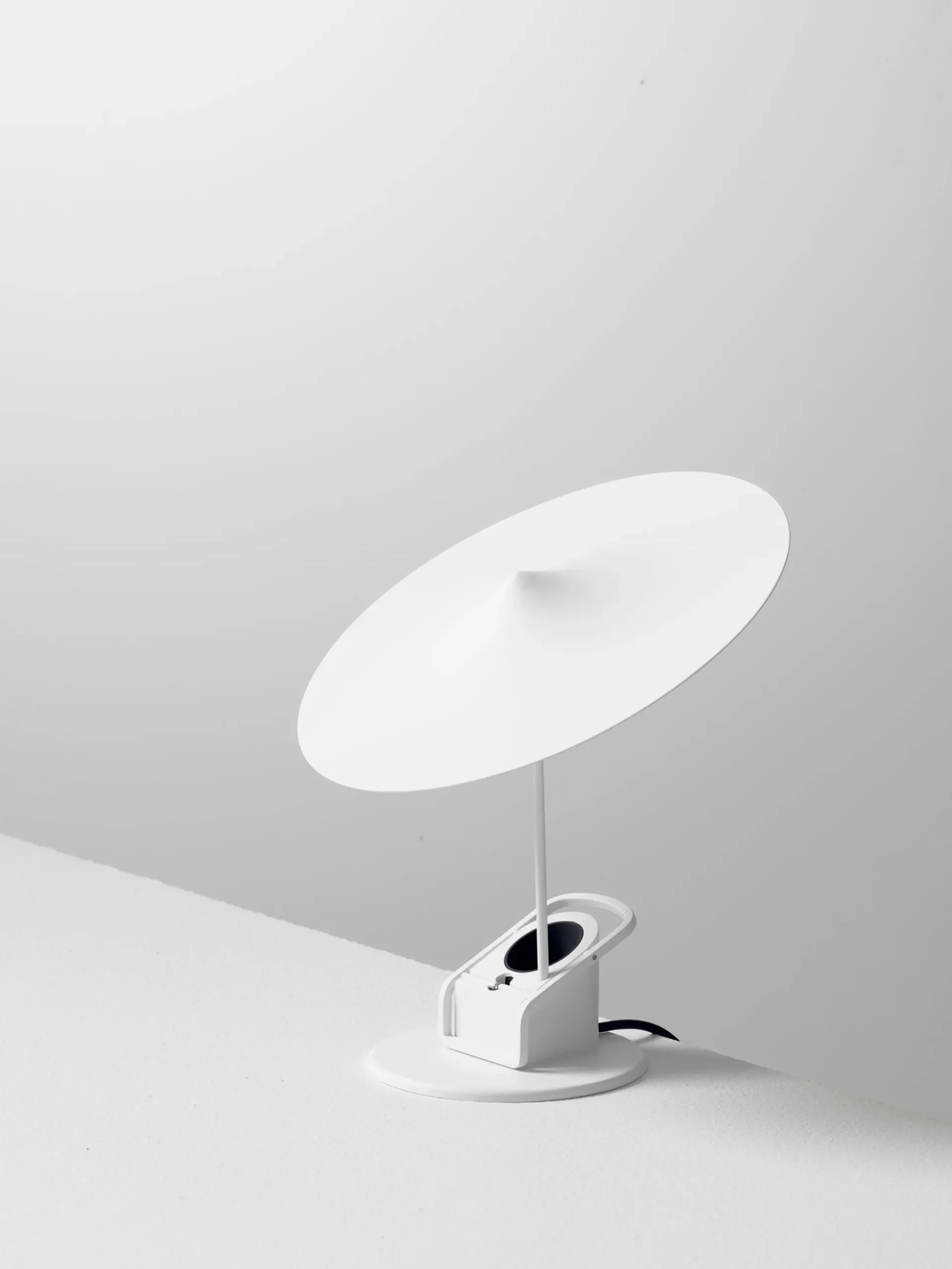 Île w153 Table Lamp