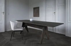 Pose Dining Table
