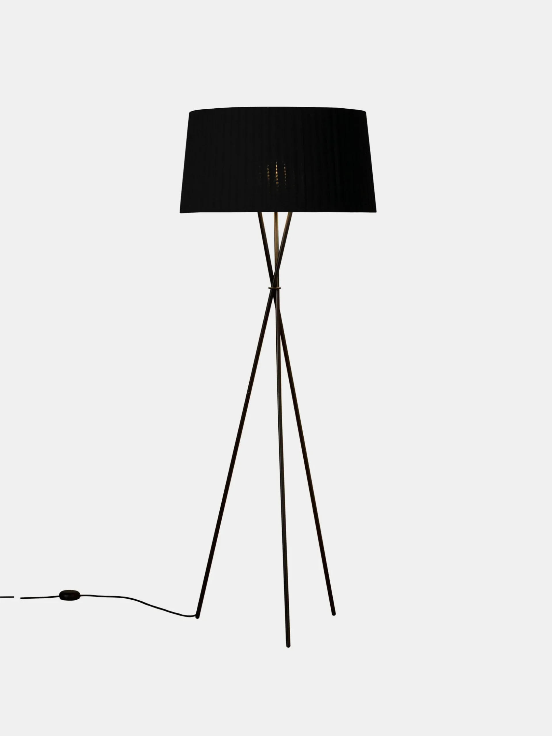 Trípode G5 Floor Lamp